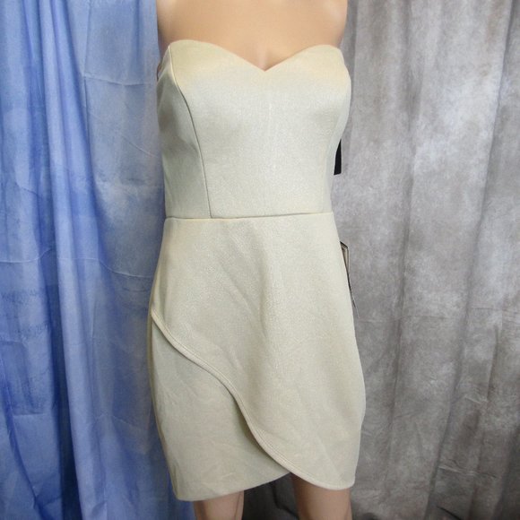 CITY STUDIO Gold Sleeveless Sweetheart Neck Dress - Picture 3 of 5